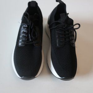 14th & Union "Vera-Fab" Black Knit/Mesh Sneakers Sz 7*